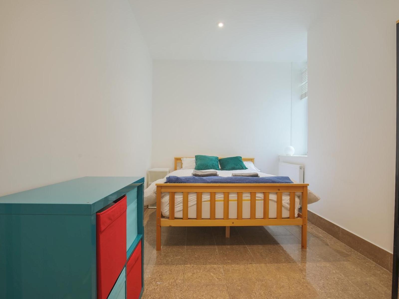 Pass The Keys Stylish Flat - 20 Mins From Apartamento